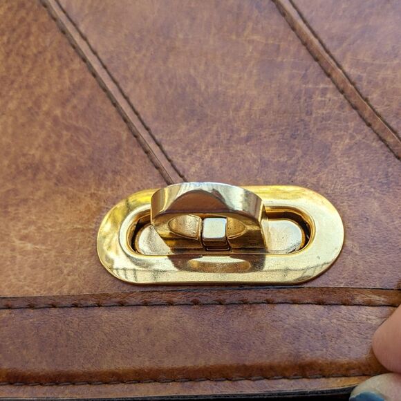 Vintage 70s Cognac & Gold "The Cambridge"Faux Leather Shoulder / Crossbody Bag - Picture 4 of 10